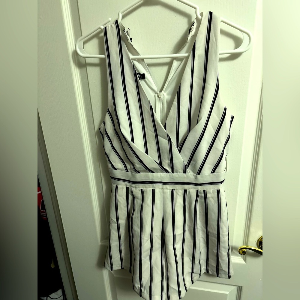 Boohoo striped jumpsuit size 10